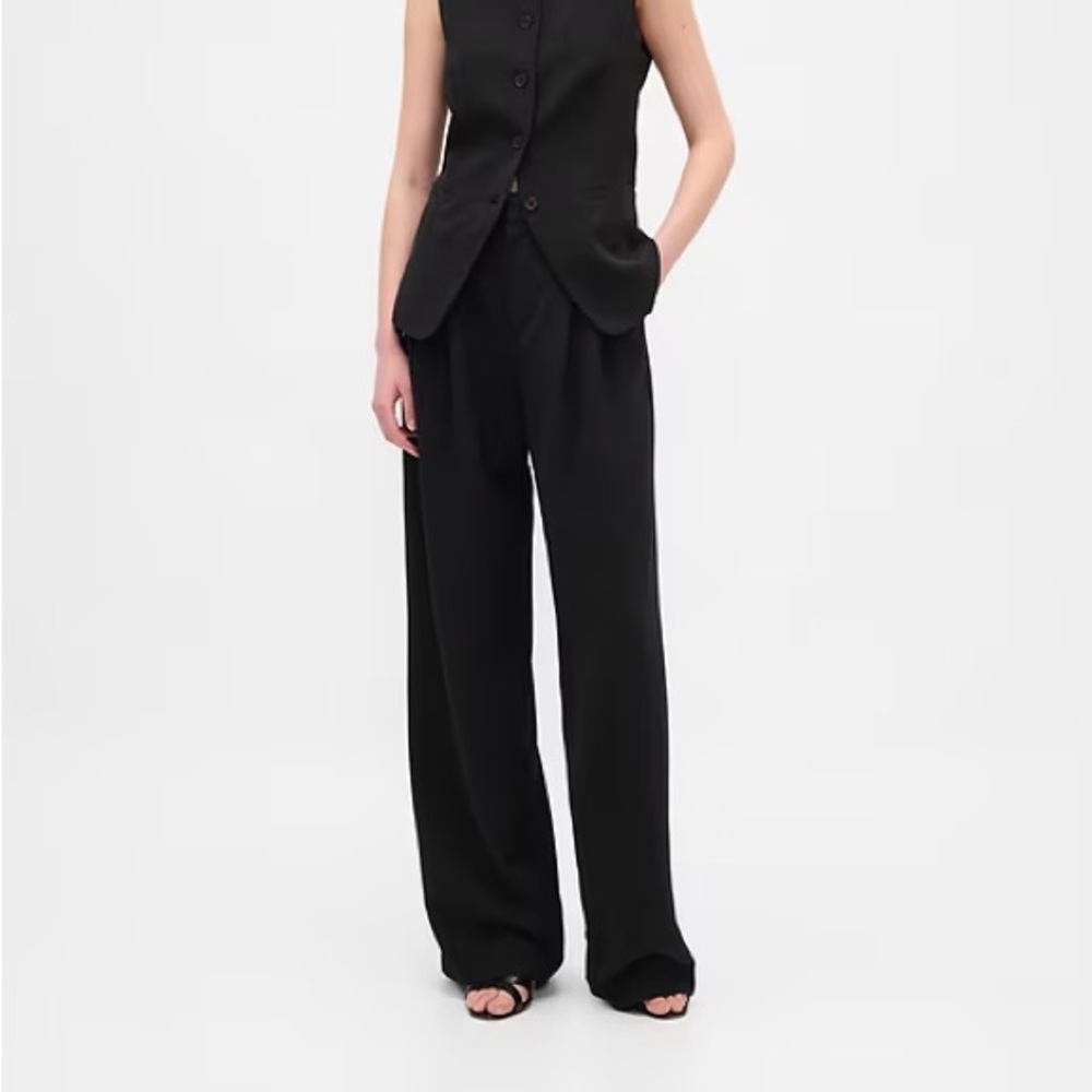 GAP 365 High Rise Pleated Trousers